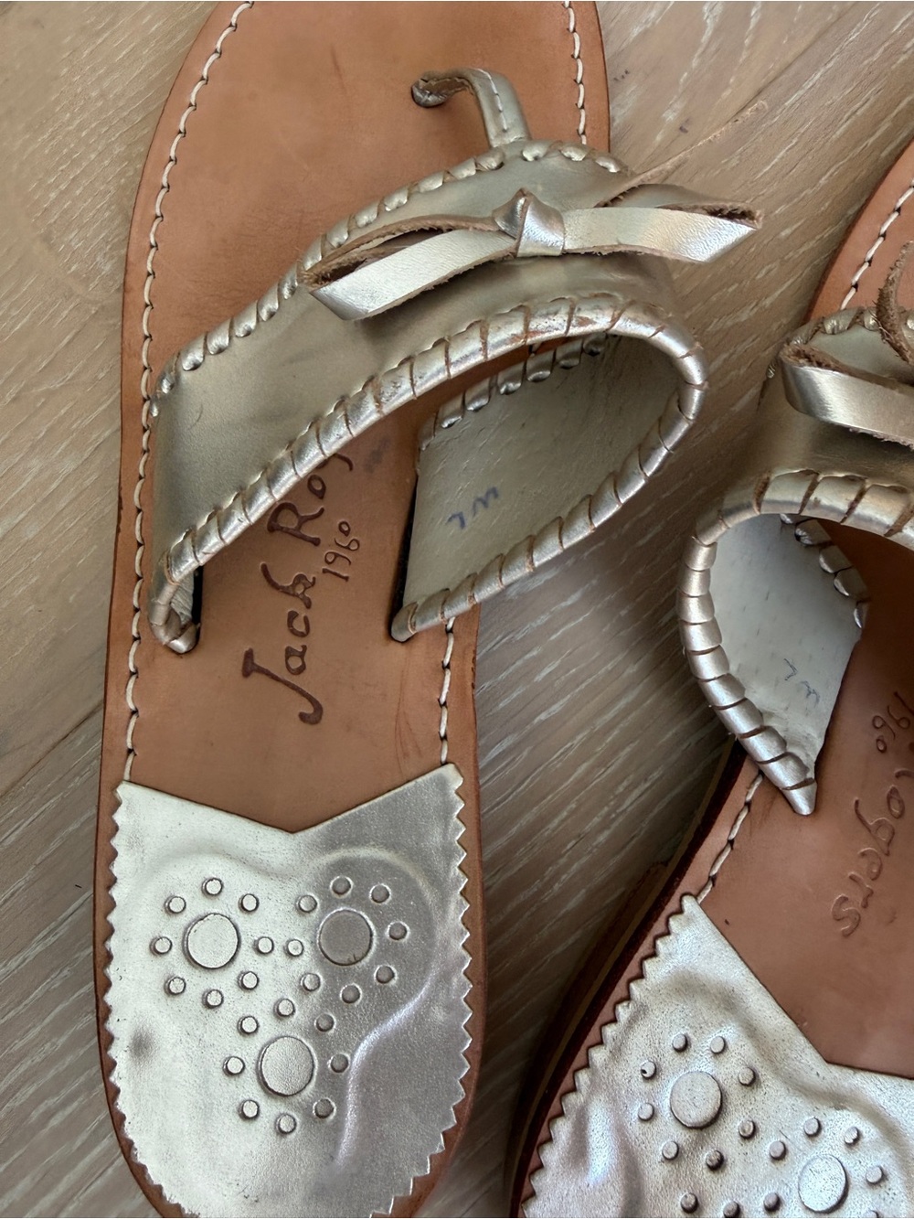 Jack Rogers Adeline Gold Whipstitched Leather Bow Thong Flat Sandals Size 7M - Picture 2 of 7
